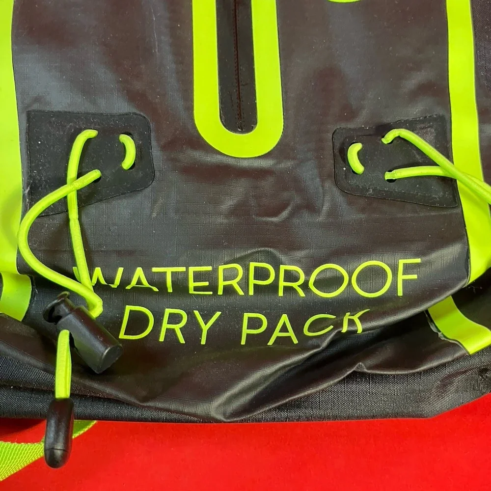 Geckobrands Waterproof 25L Large Backpack / Sports Gym Hiking Outdoor Travel